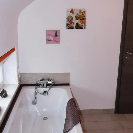 à L'orée De La Fôret