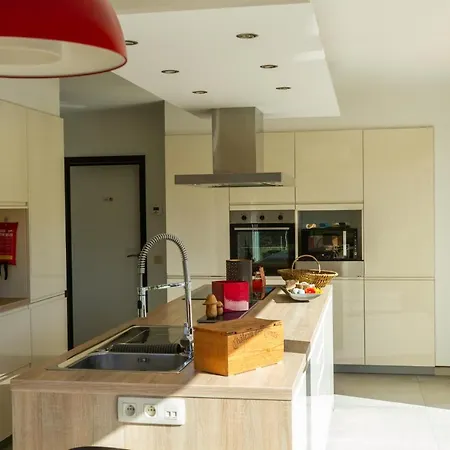 à L'orée De La Fôret *