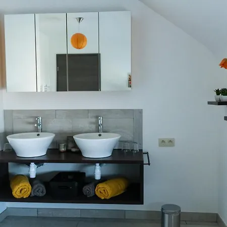 à L'orée De La Fôret Manhay