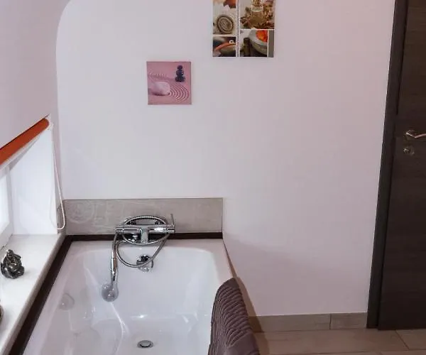 A L'oree De La Foret